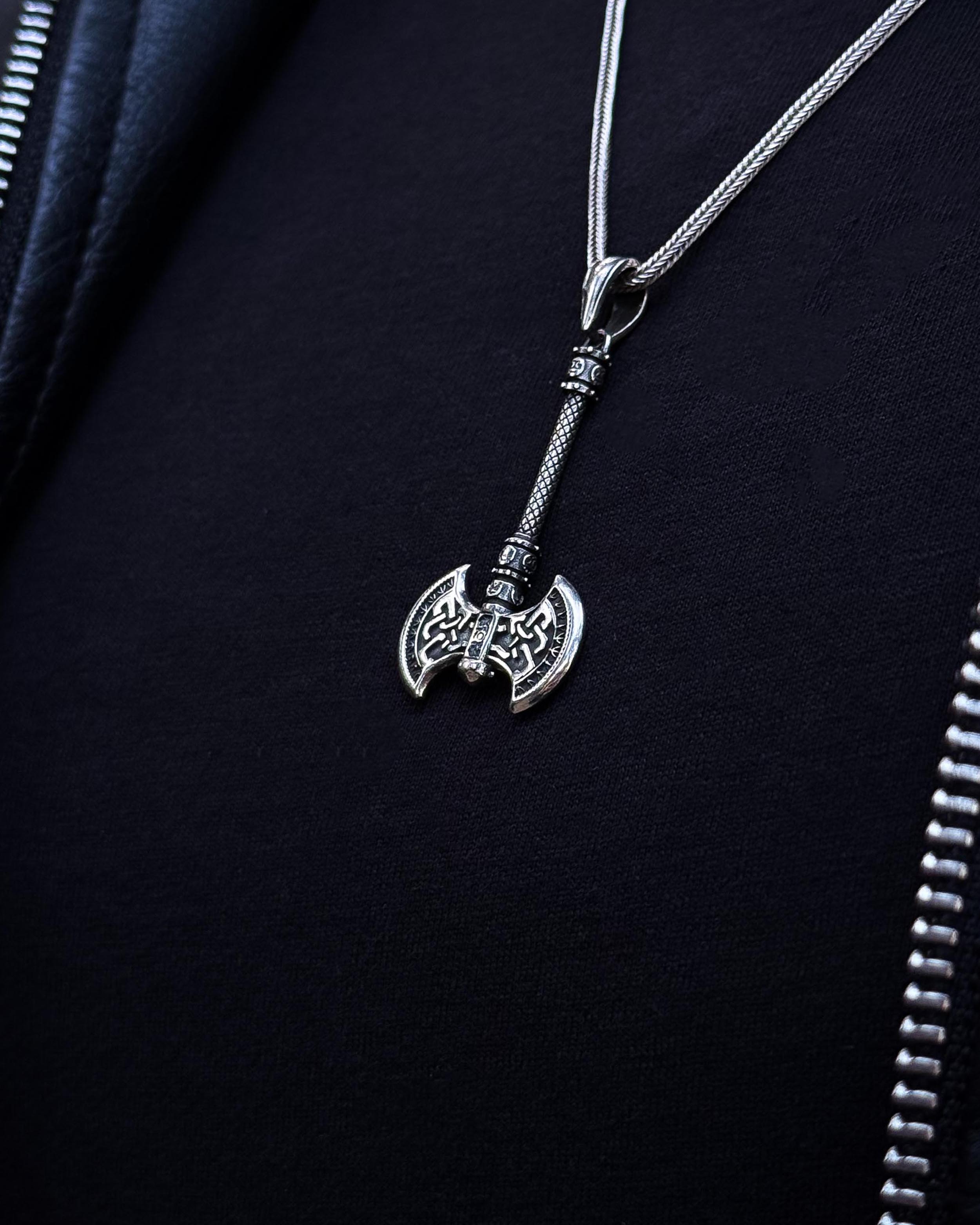 Anhänger-Halskette aus Sterlingsilber mit Axt – Design „Kriegergeist“