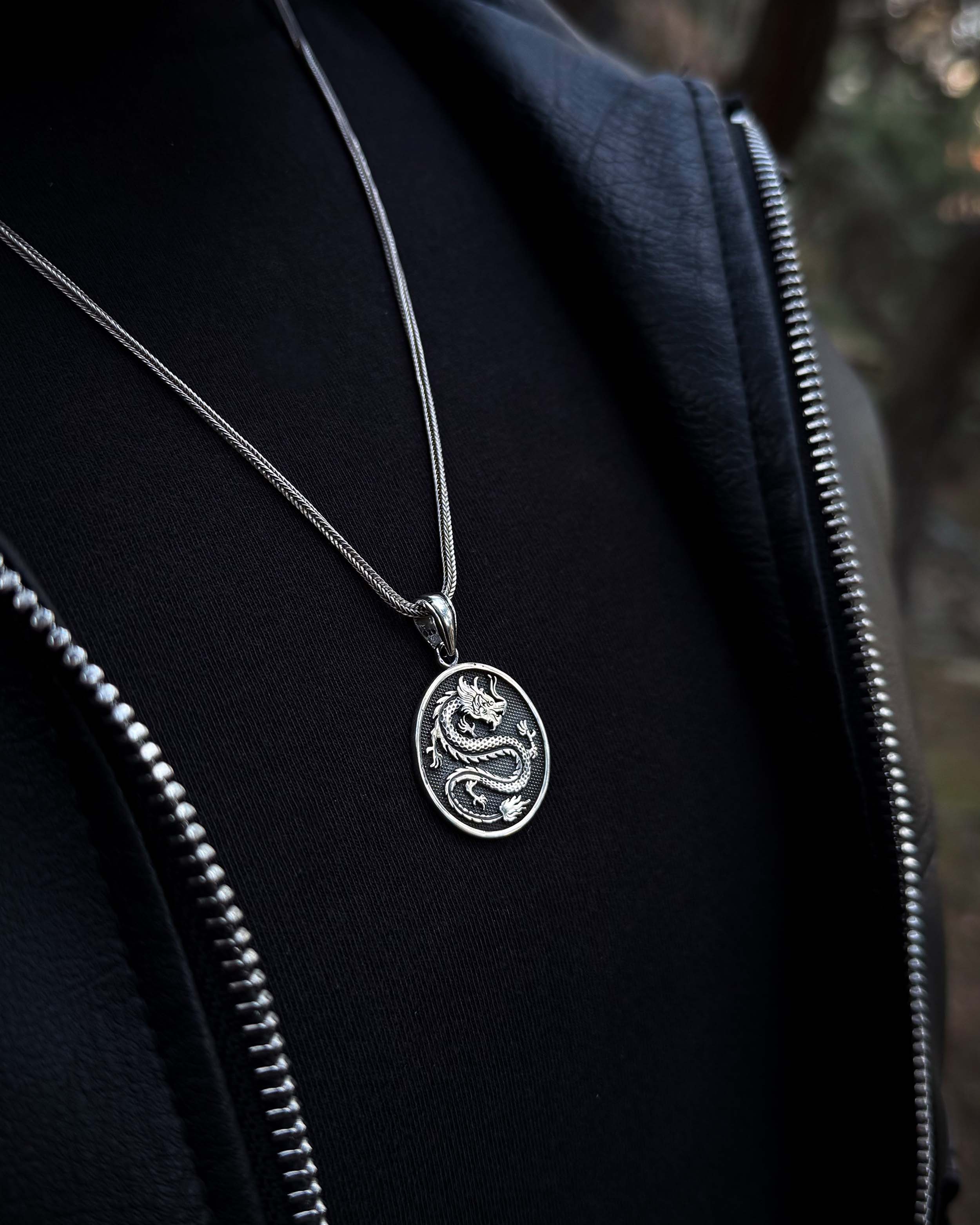 Collier Médaillon Dragon en Argent Sterling - Symbole de Pouvoir Mythique