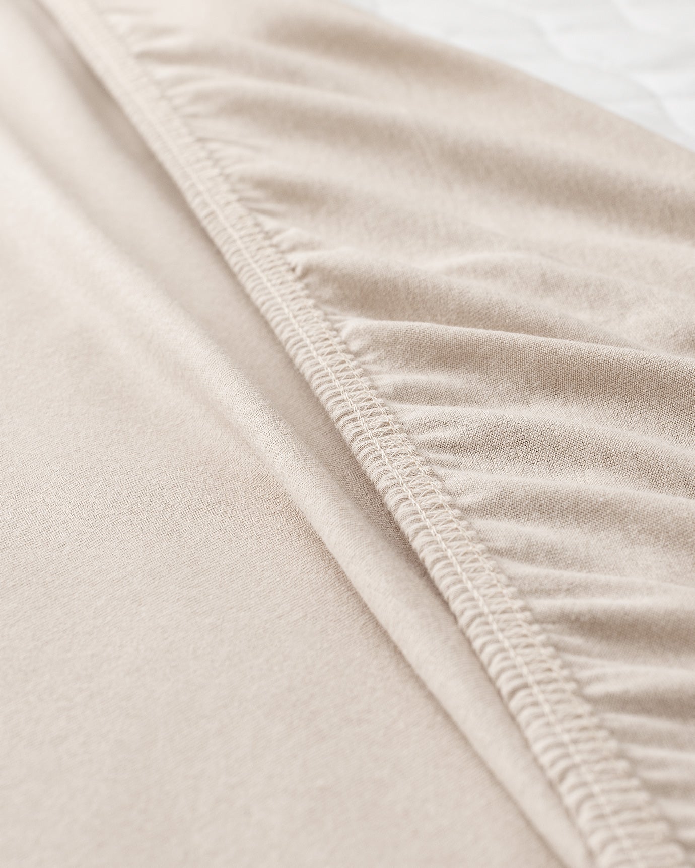 100% Cotton Jersey Fitted Sheet - Soft & Secure Fit