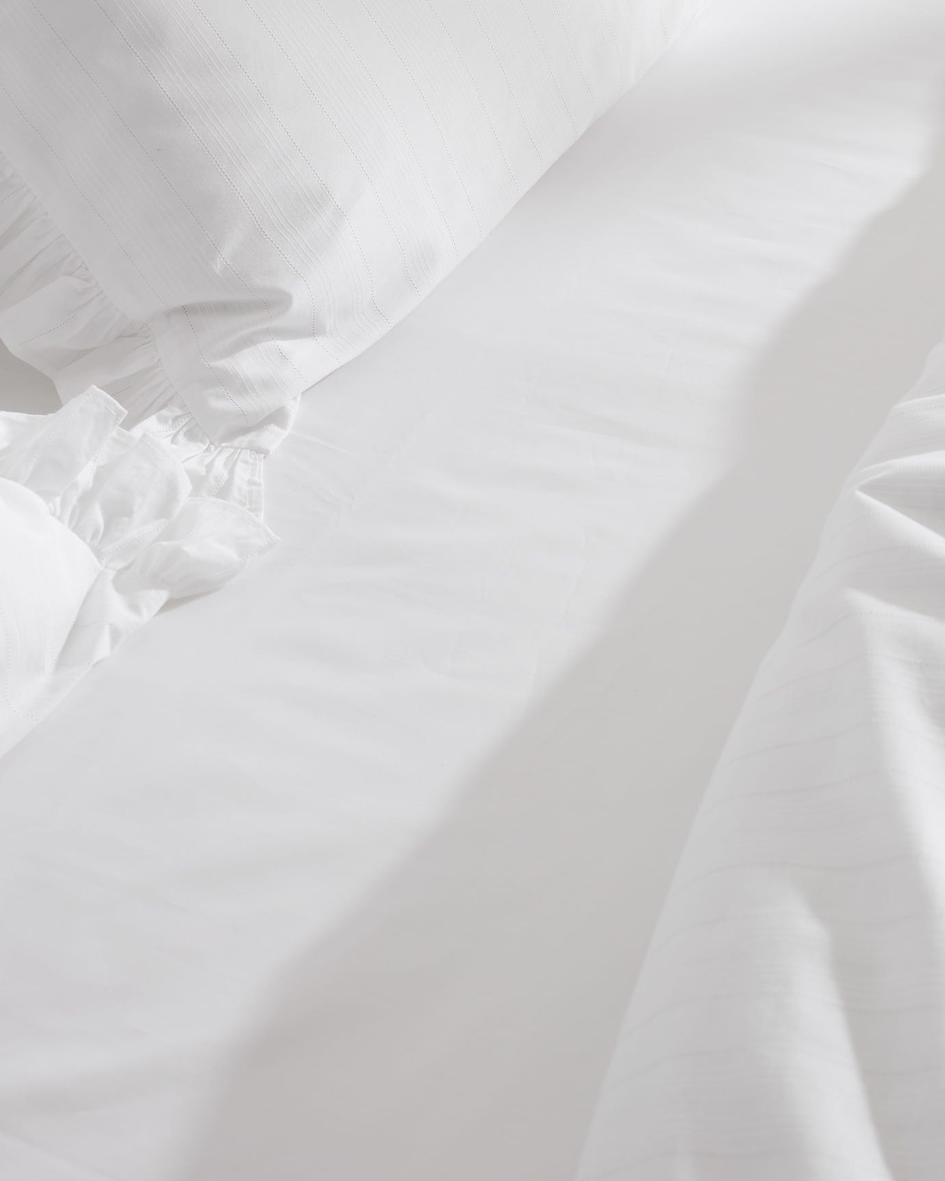 100% Cotton King Size Duvet Cover Set - Elegant Ruffled Design