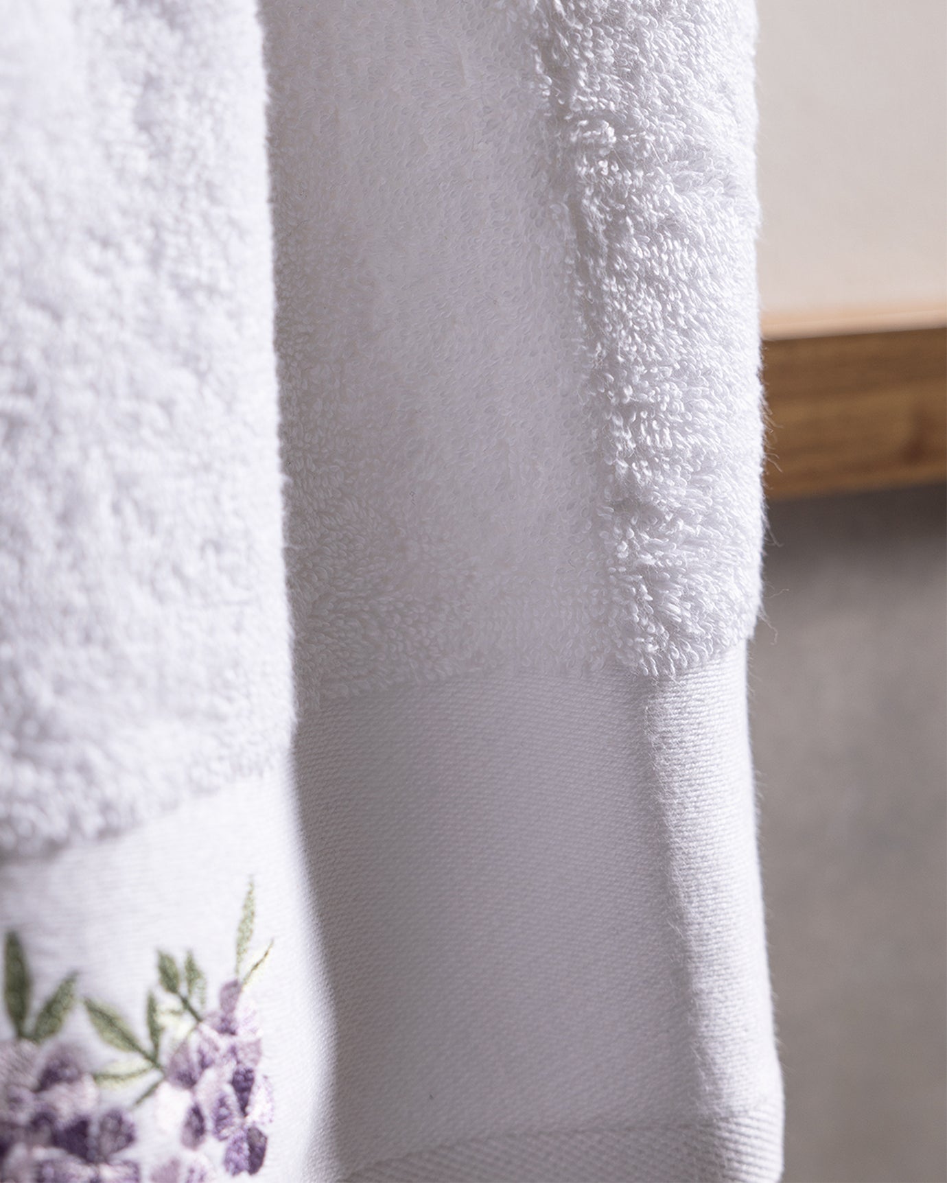 100% Cotton Fluffy Face Towel, Ultra Soft & Absorbent, White & Lilac