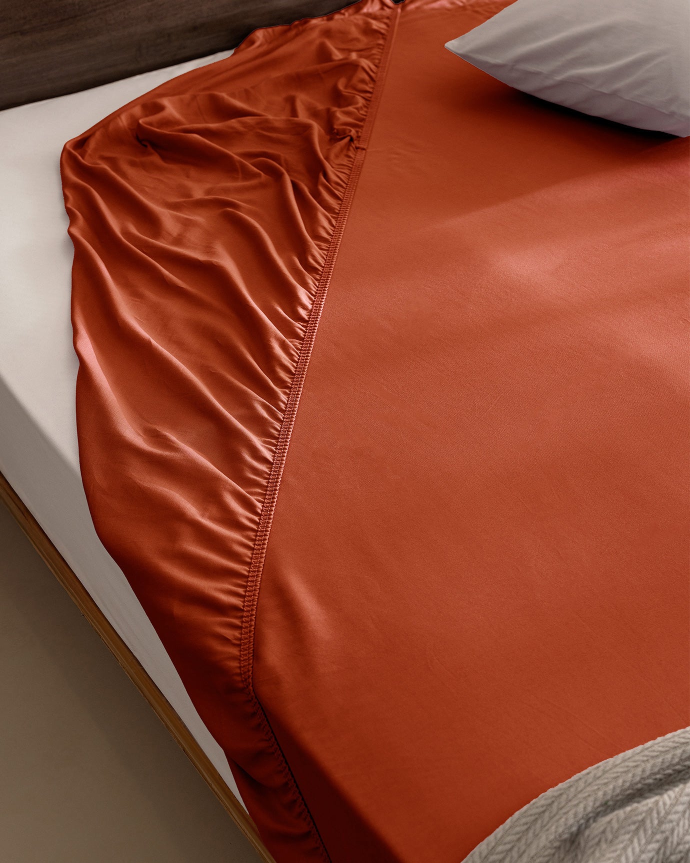 100% Cotton Sateen Fitted Sheet - Luxurious Softness