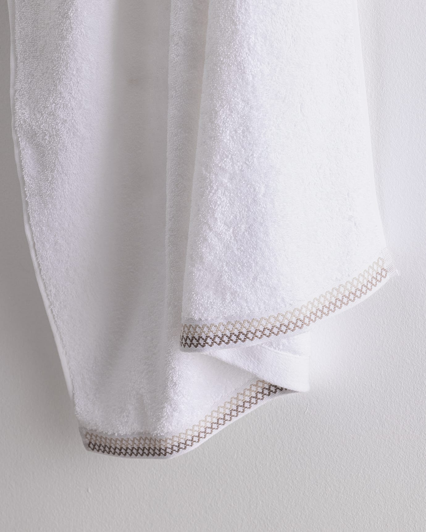 Serviette de bain en coton Topaze - Douce, absorbante et à séchage rapide, blanc/beige