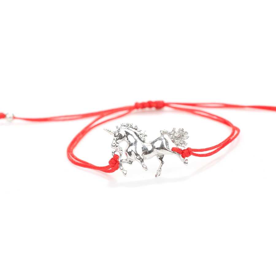 Náramek z prémiového stříbra s červeným provázkem a koněm