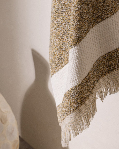 100% Cotton Bath Towel - Plush & Absorbent Comfort