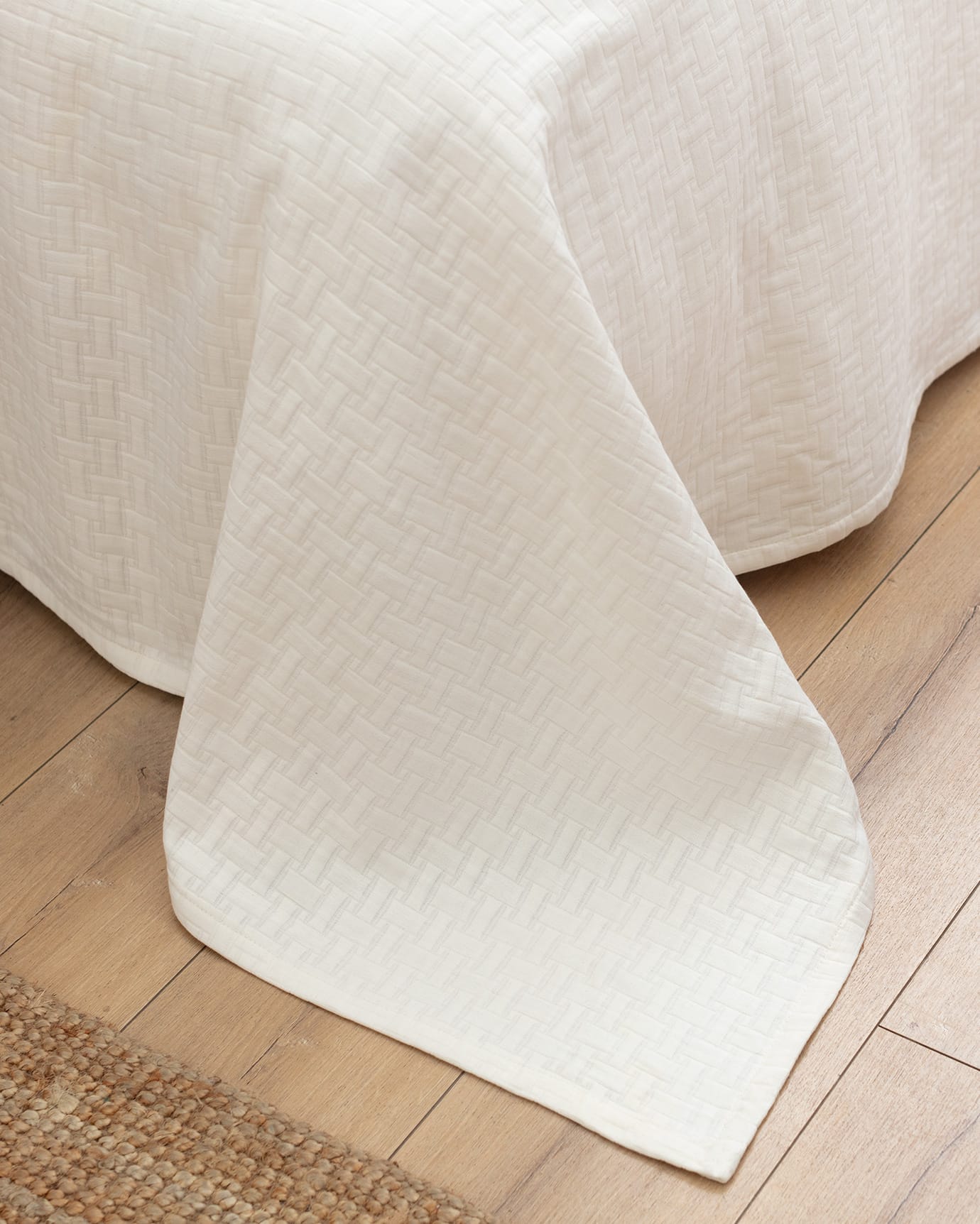 100% Cotton Twin Bedspread, Soft White Bed Cover
