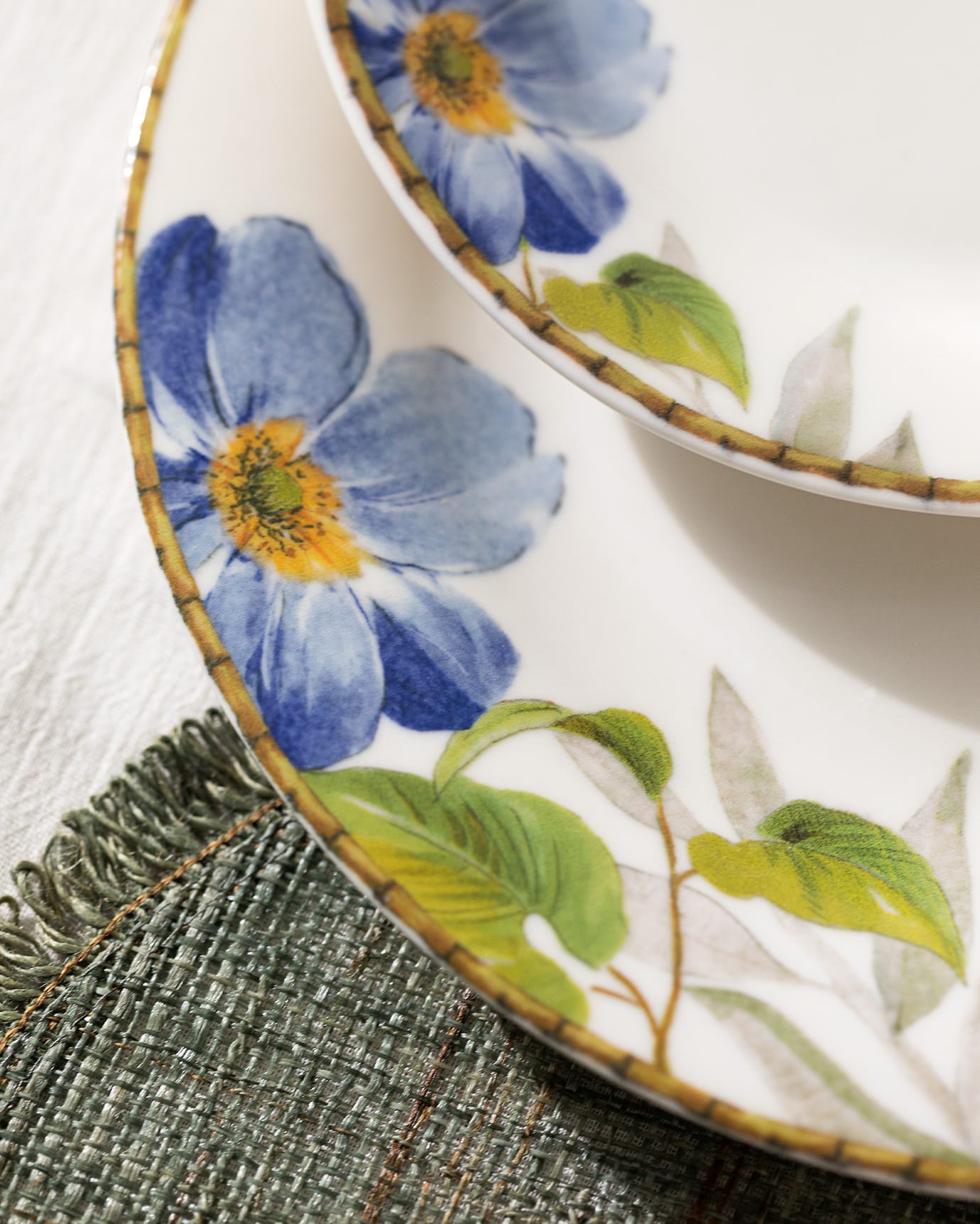 New Bone China 6-Person Dinner Set - Elegant Lumière Design