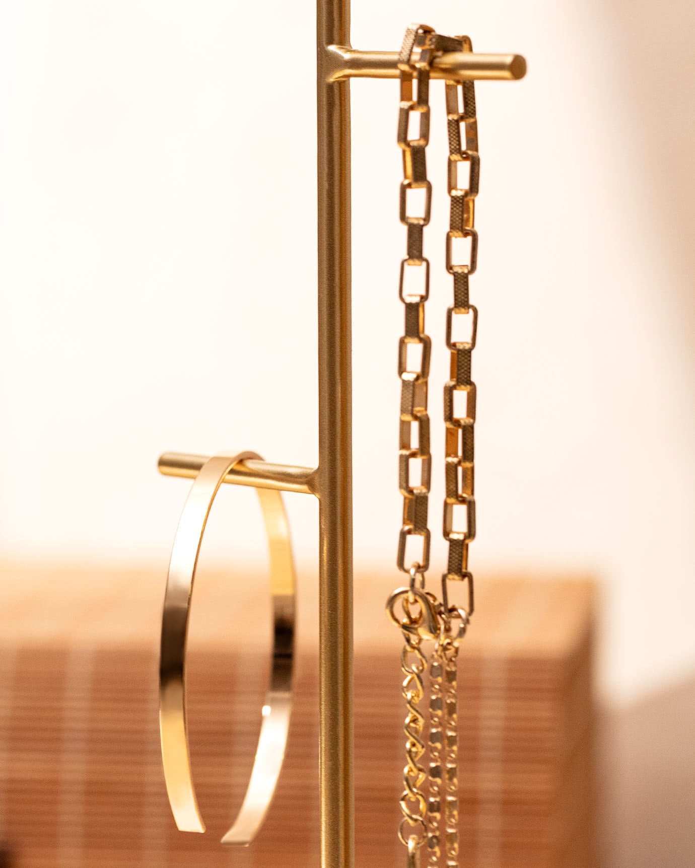 Metal & Wood Jewelry Stand - Elegant Littera Minimalist Design