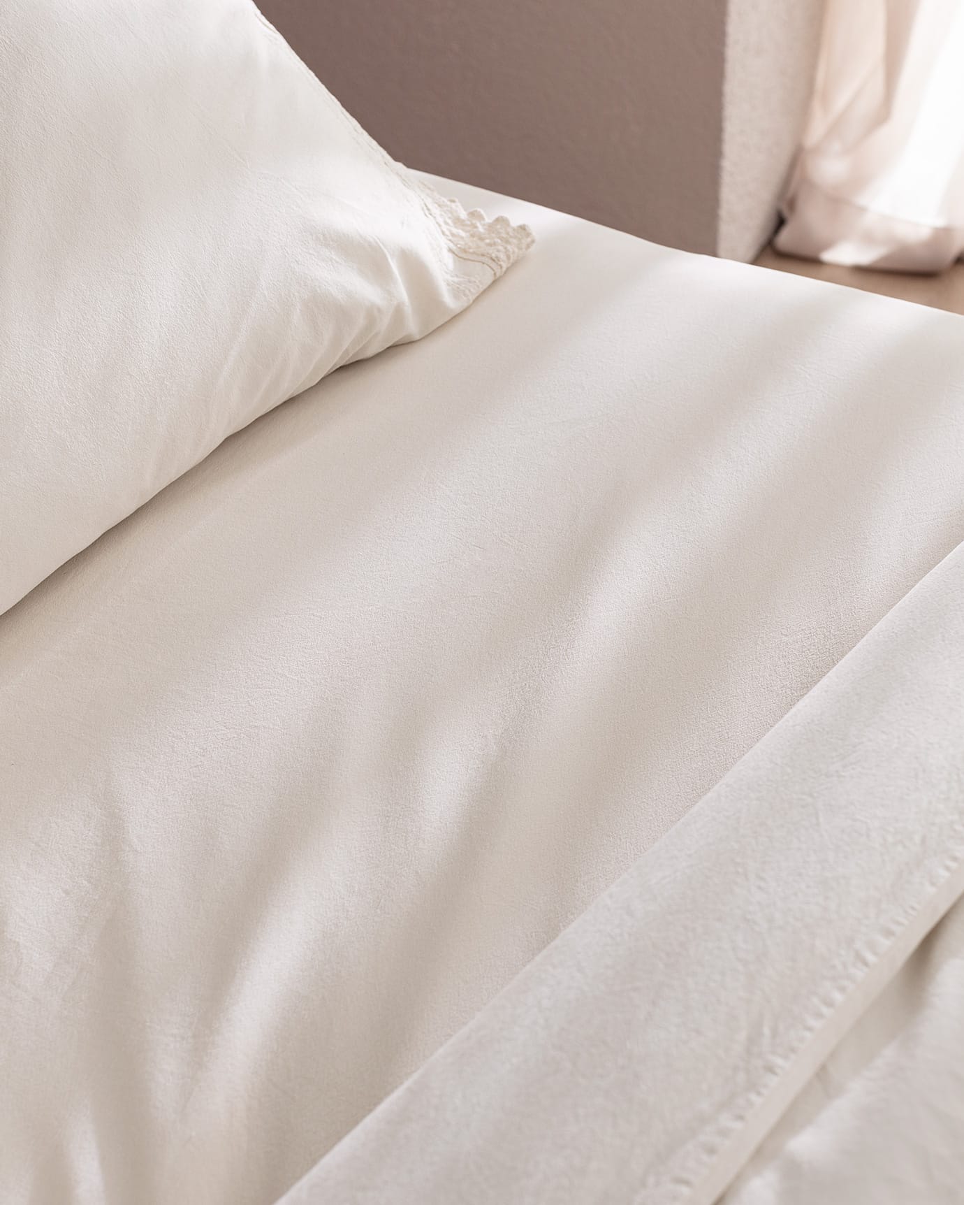 100% Cotton Double Bedspread Set - Soft & Serene Ecru Design