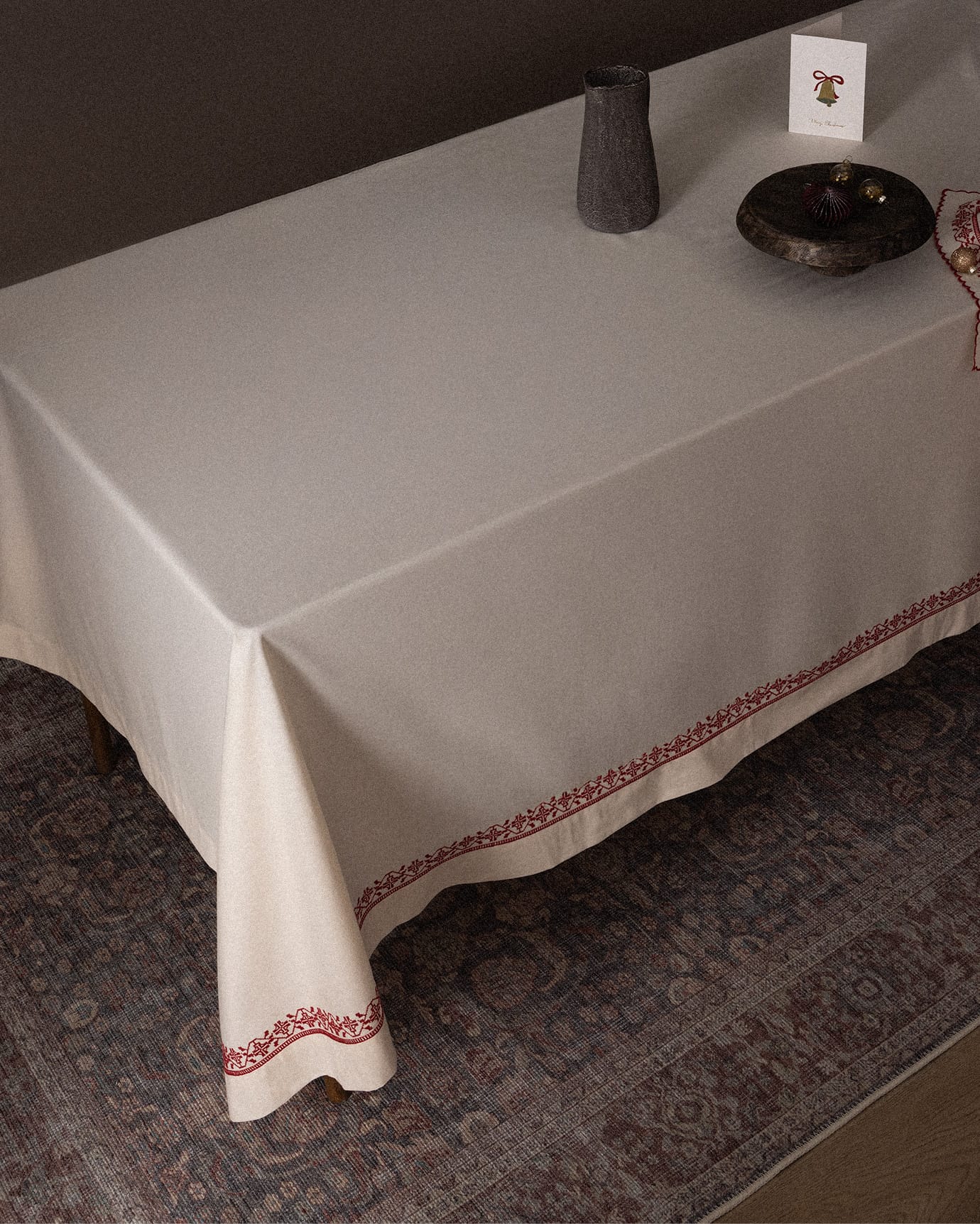 100% Cotton Ombrelot Tablecloth - Elegant Dining