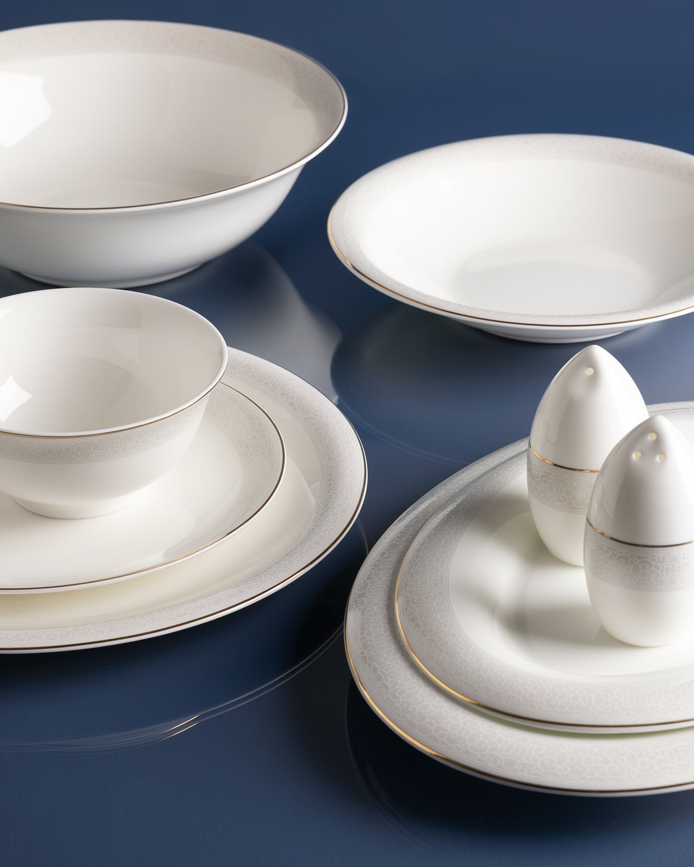 Fine Bone Porcelain 6-Person Dinnerware Set - Elegant White Design