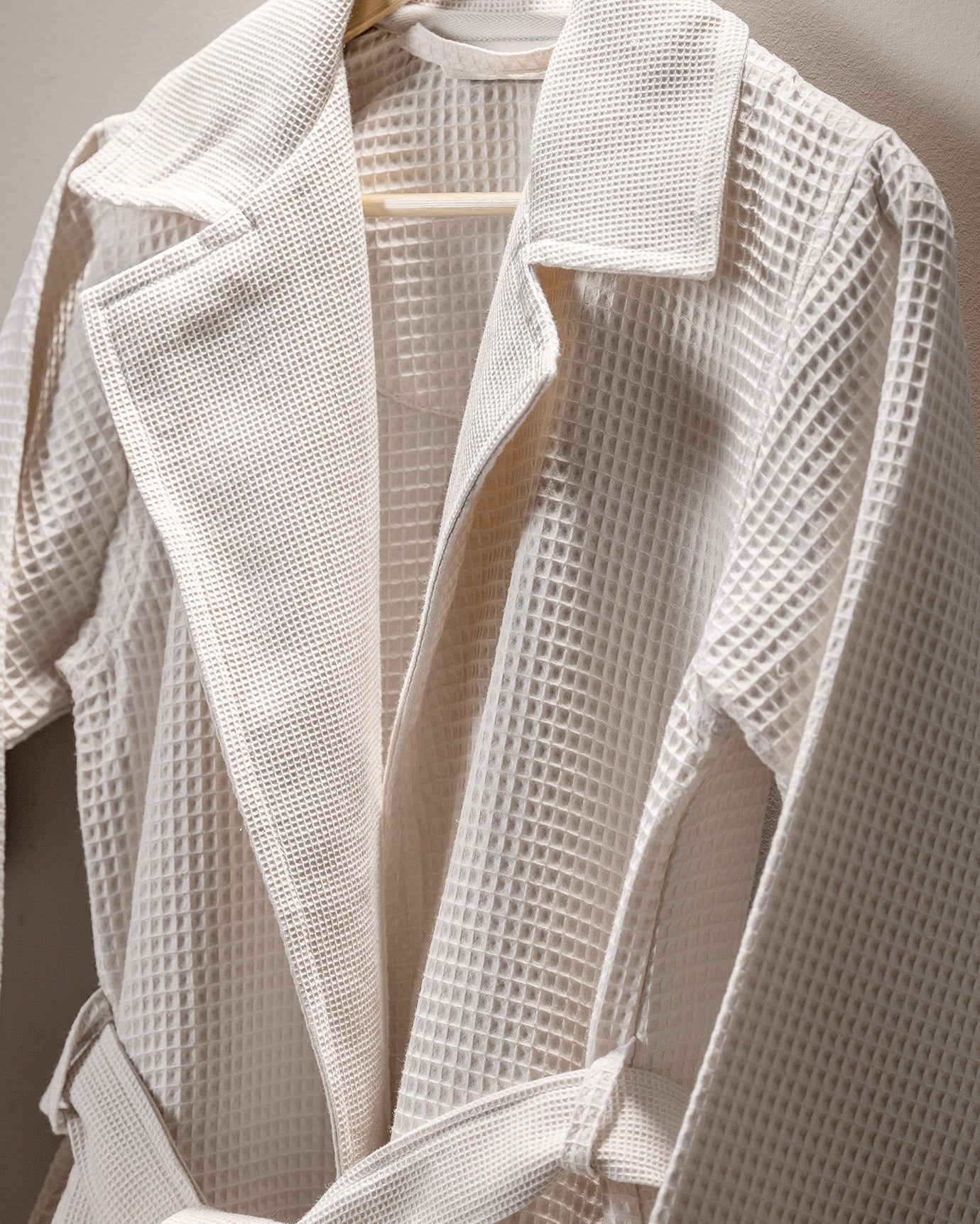 Luxurious Cotton Unisex Bathrobe - Spa-Like Comfort & Absorbency