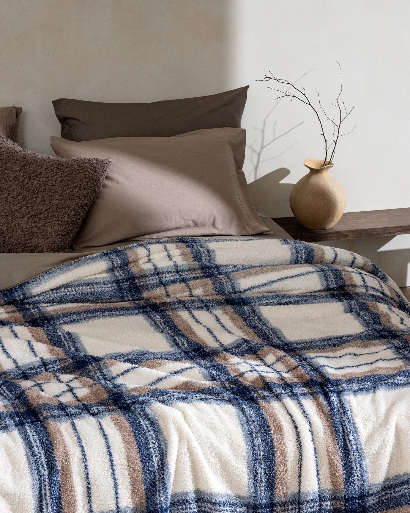 Polyester Sherpa Single Blanket - Reversible Dual-Tone Comfort