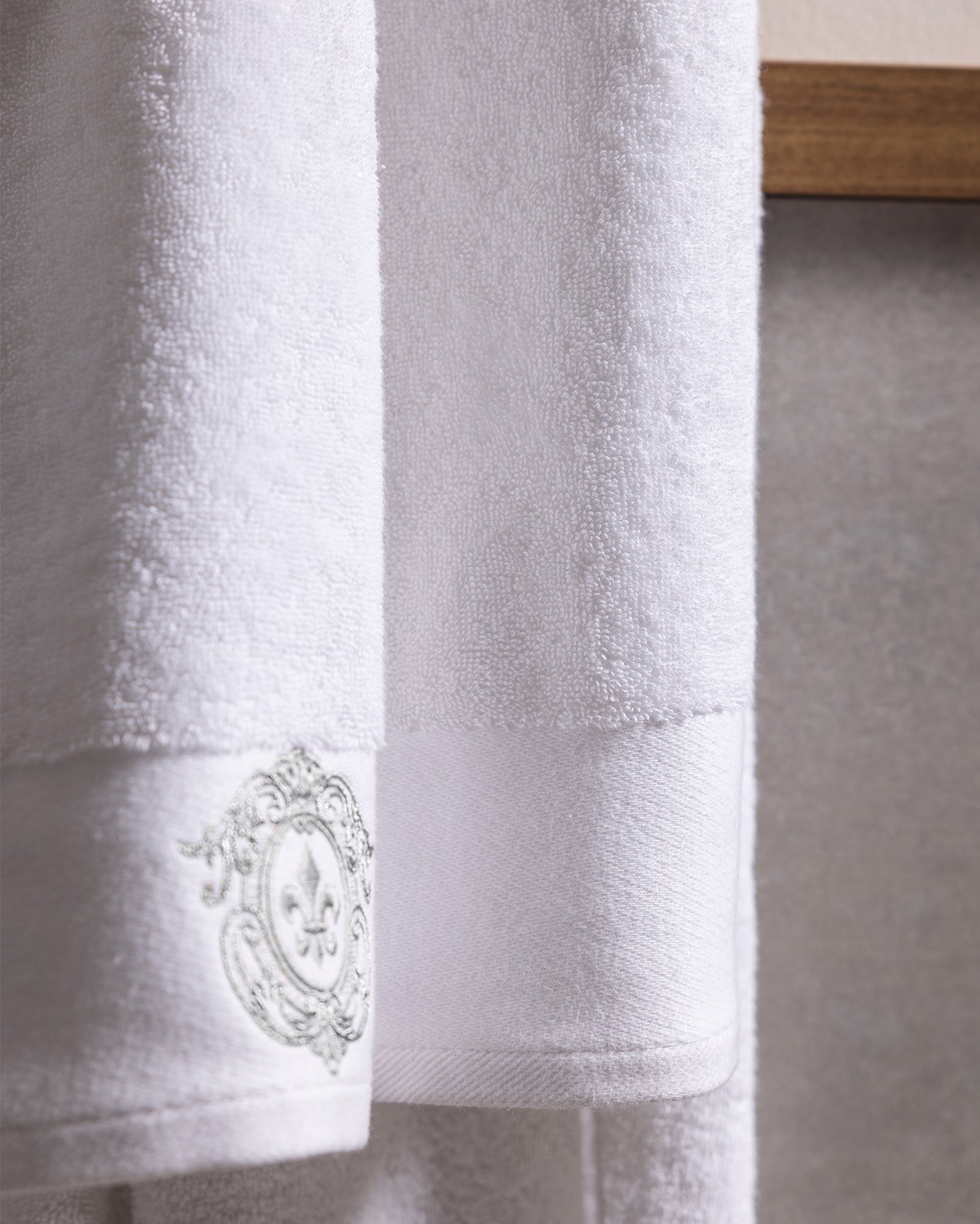 Luxury 100% Cotton Embroidered Bath Towel, White & Silver