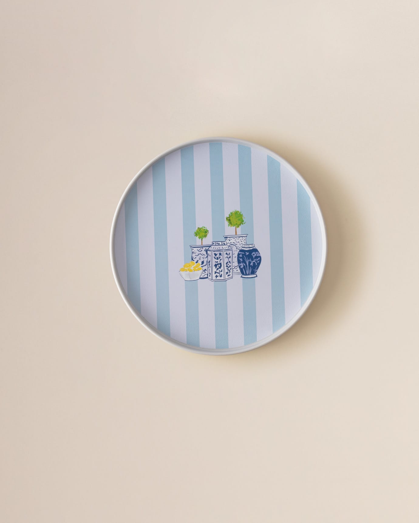 Colorful Plastic Round Serving Tray - Modern & Versatile Design