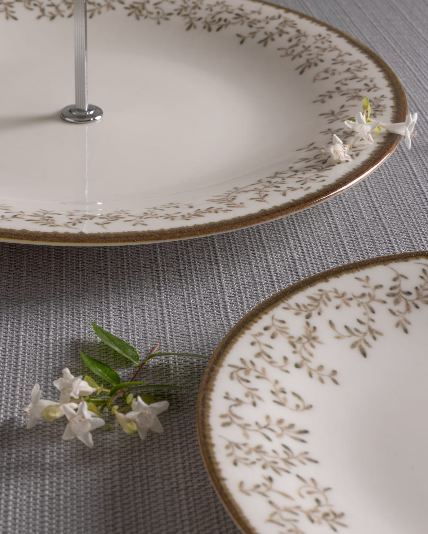 New Bone 7-Piece Tiered Pastry Plate Set - Elegant Serving