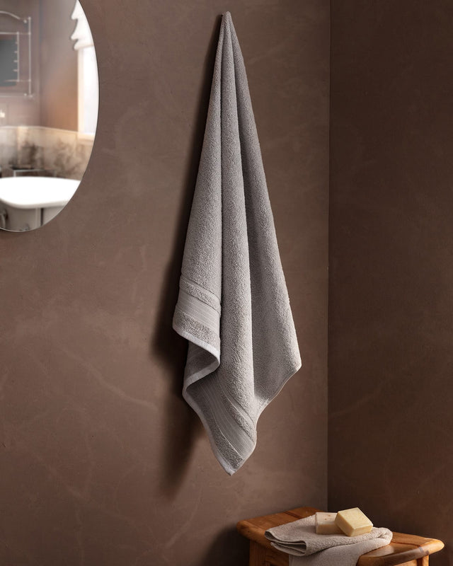 100% Cotton Bath Towel - Plush & Absorbent Everyday Essential