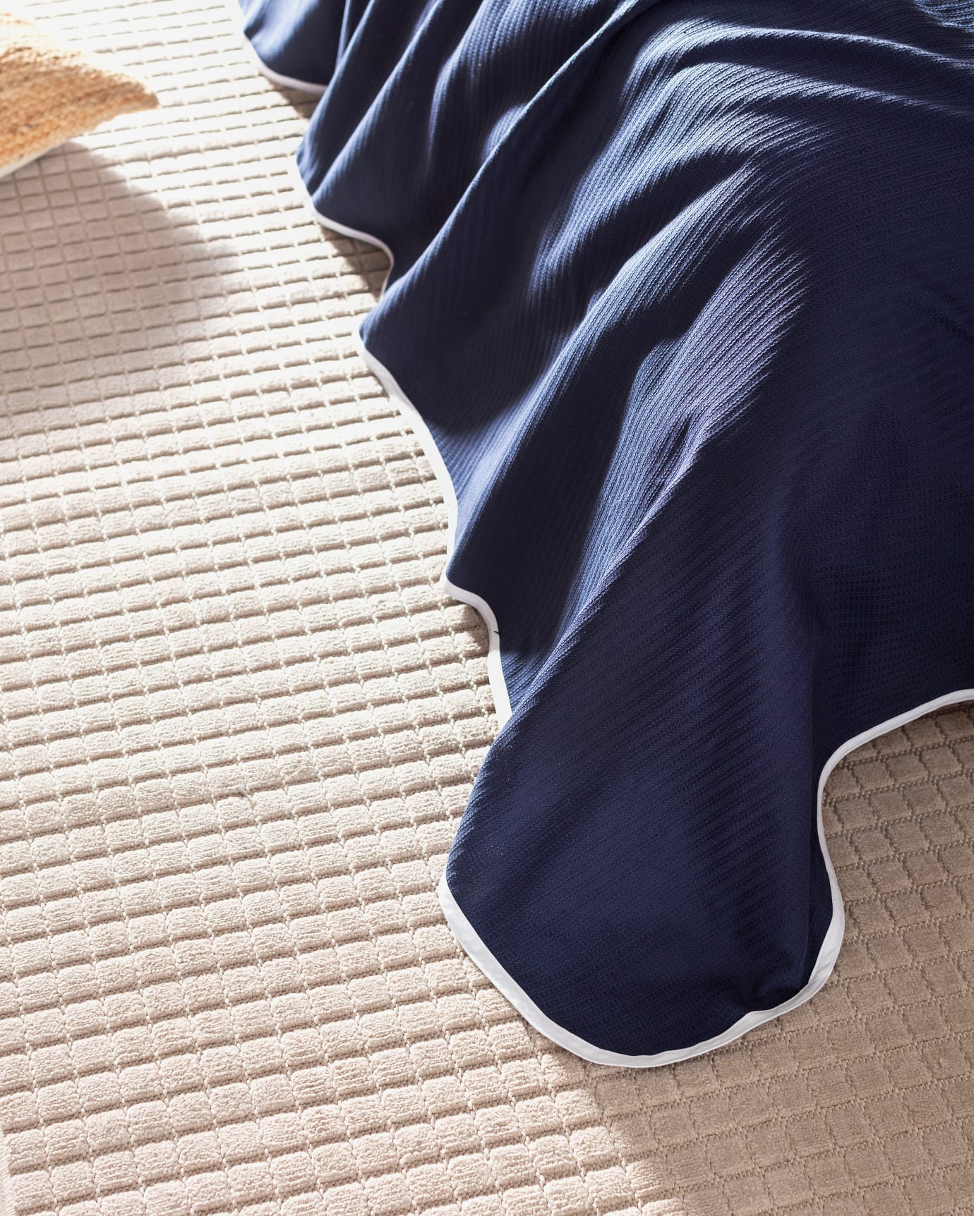 Twin Size 100% Cotton Pique Blanket, Piped Edge - Navy & White