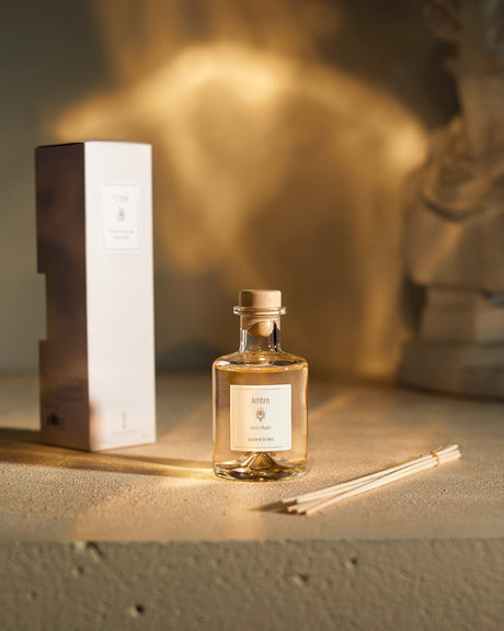 Inviting Amber & Vanilla Reed Diffuser - Sophisticated Home Fragrance