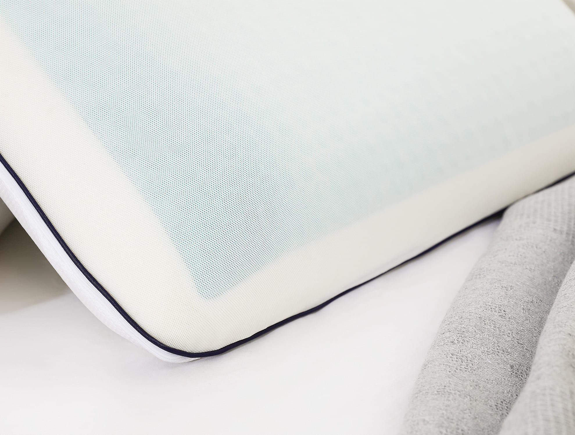Fuchsia Cooling Gel Memory Foam Pillow for Restful Sleep