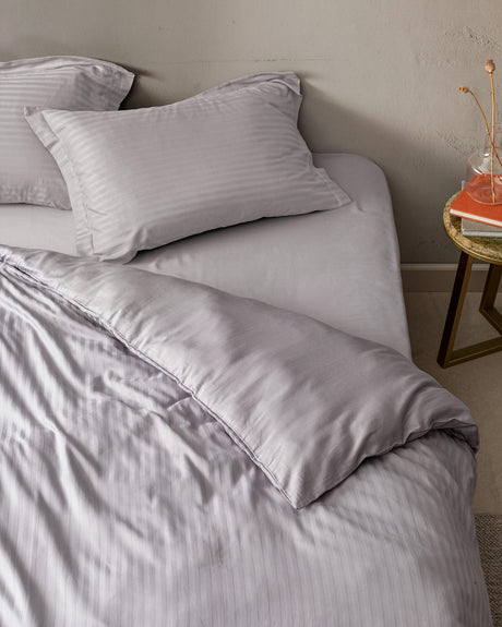 Elicia King Size Striped Sateen Bedding Set