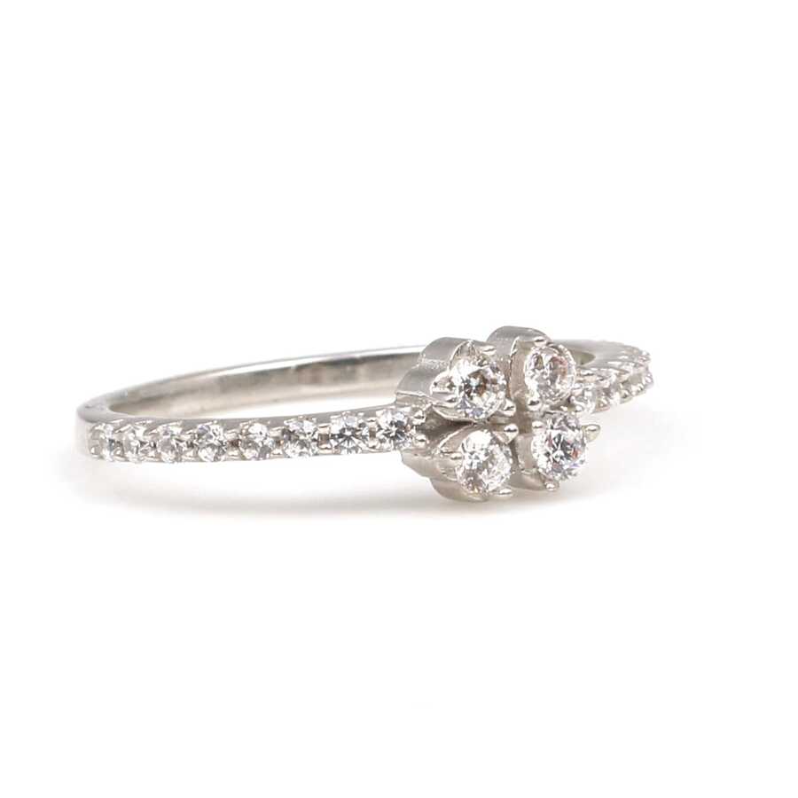 925 Sterling Silver Tiny Clover Zircon Ring - Delicate & Elegant
