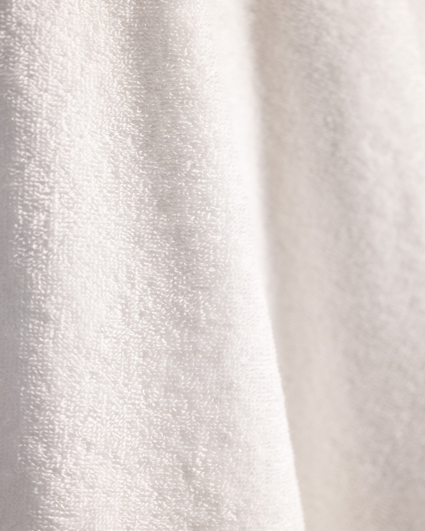 Plush Absorbent Bath Towel - Soft & Quick Dry Bathroom Essential