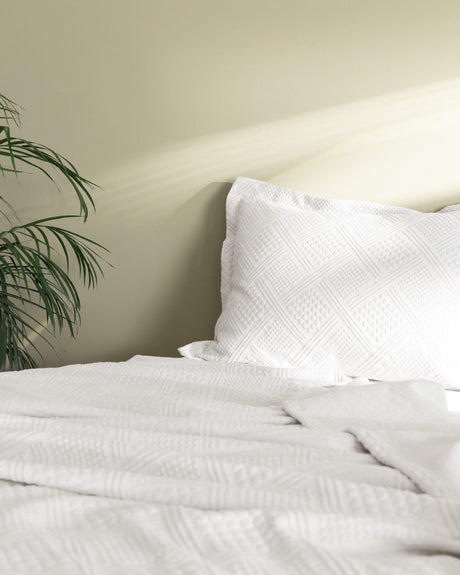 Pure Cotton Double Bedspread Set - Geometric Triangle Pattern