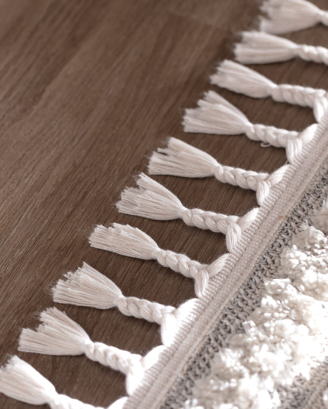Luxurious Polyester Area Rug - Modern Grey Soft Pile Comfort