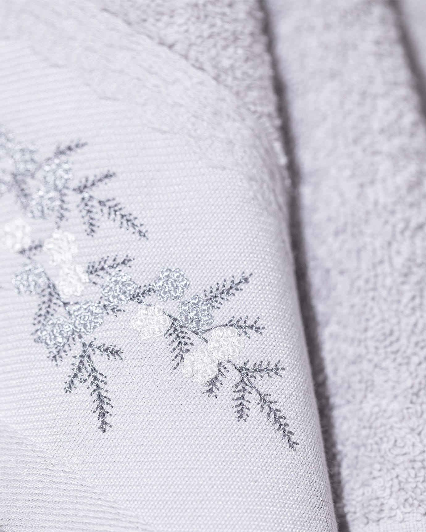 Luxurious 100% Cotton Face Towel - Soft & Absorbent Pansy Embroidery