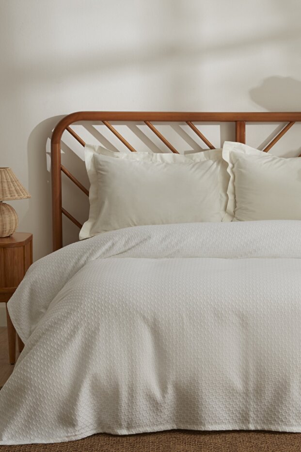 Eco-Friendly Bamboo Jacquard Double Quilt - 200x230 cm White