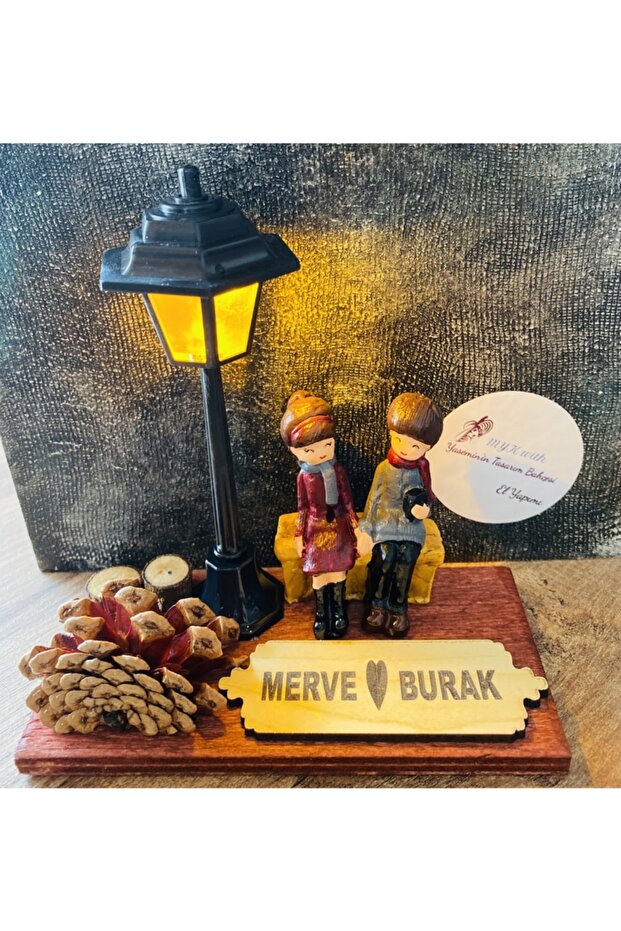 Romantic Couple Figurine with Light-Up Lamppost - Personalized Gift