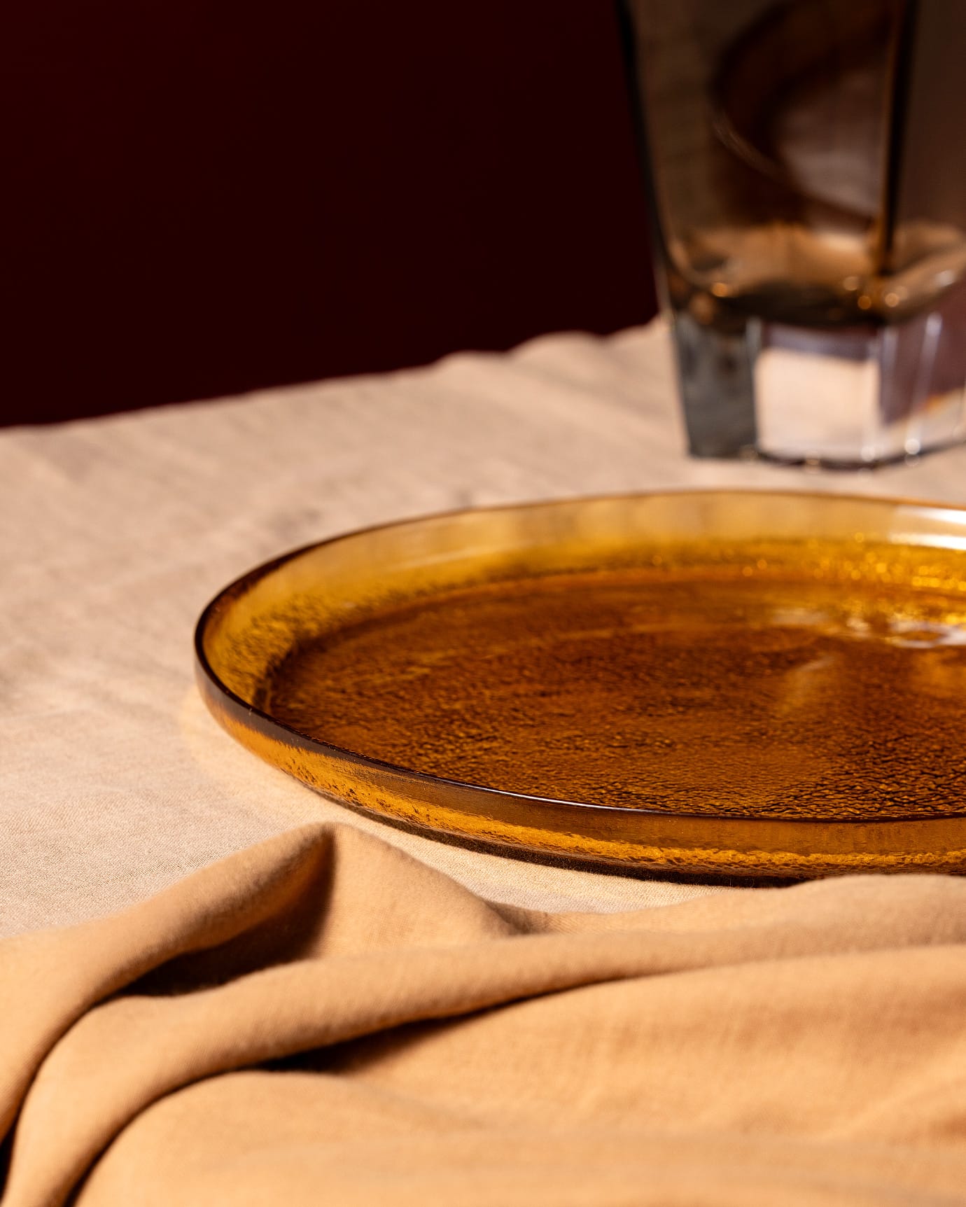 Premium Glass Serving Plate - Sophisticated Crocus Design for Modern Tables