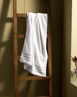 100% Cotton Bath Towel - Plush Absorbency & Modern Design
