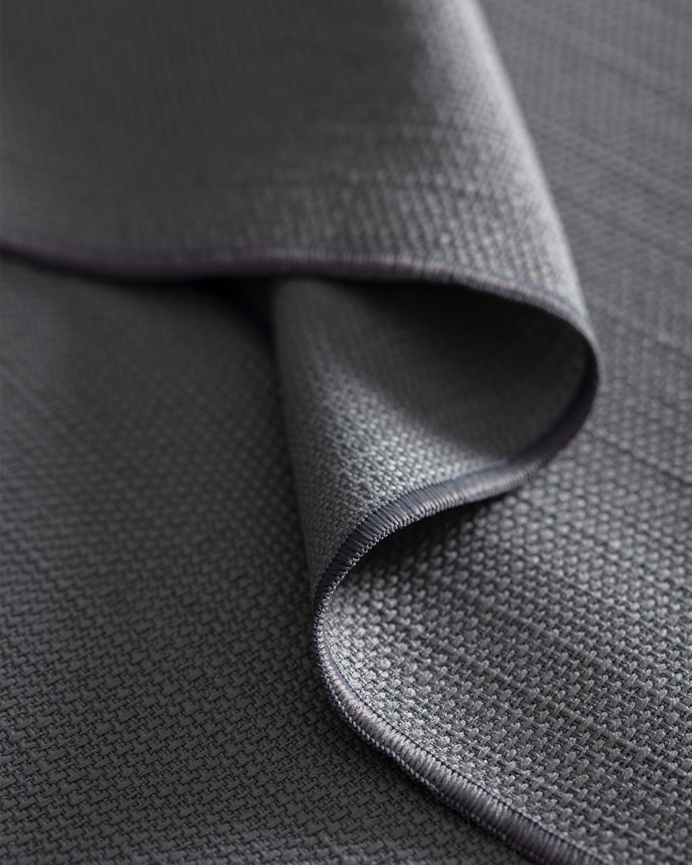 Polyester 2-Piece Placemat Set - Elegant & Easy-Care Dining