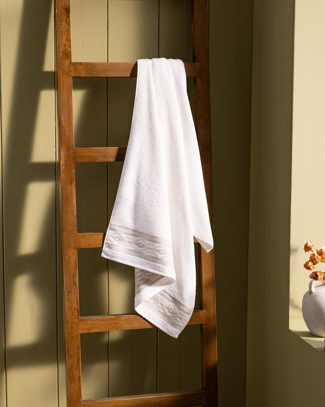 Plush Absorbent Bath Towel - Soft & Quick Dry Bathroom Essential