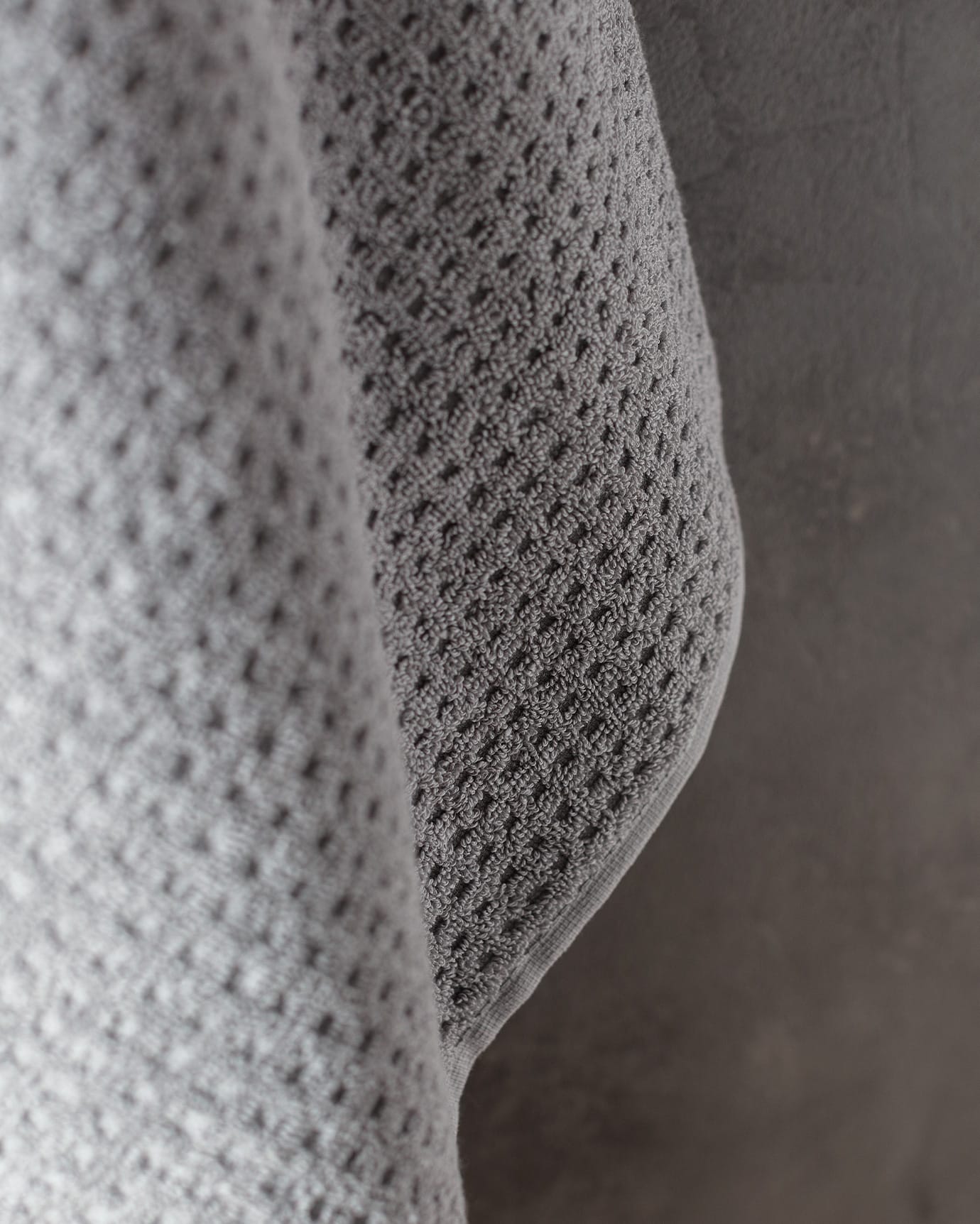 Alissa 100% Cotton Bath Towel - Soft, Absorbent & Plush
