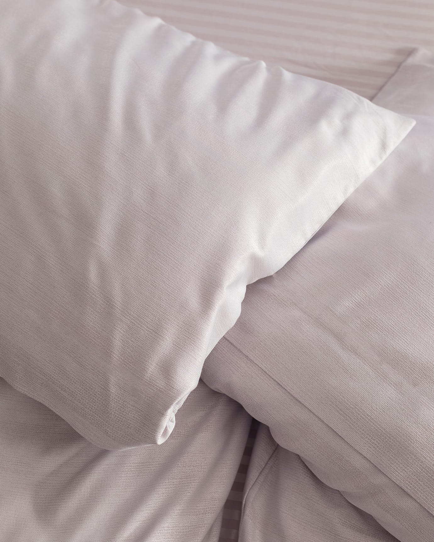 Jacquard Sateen Duvet Cover Set - Elegant & Soft Family Bedding