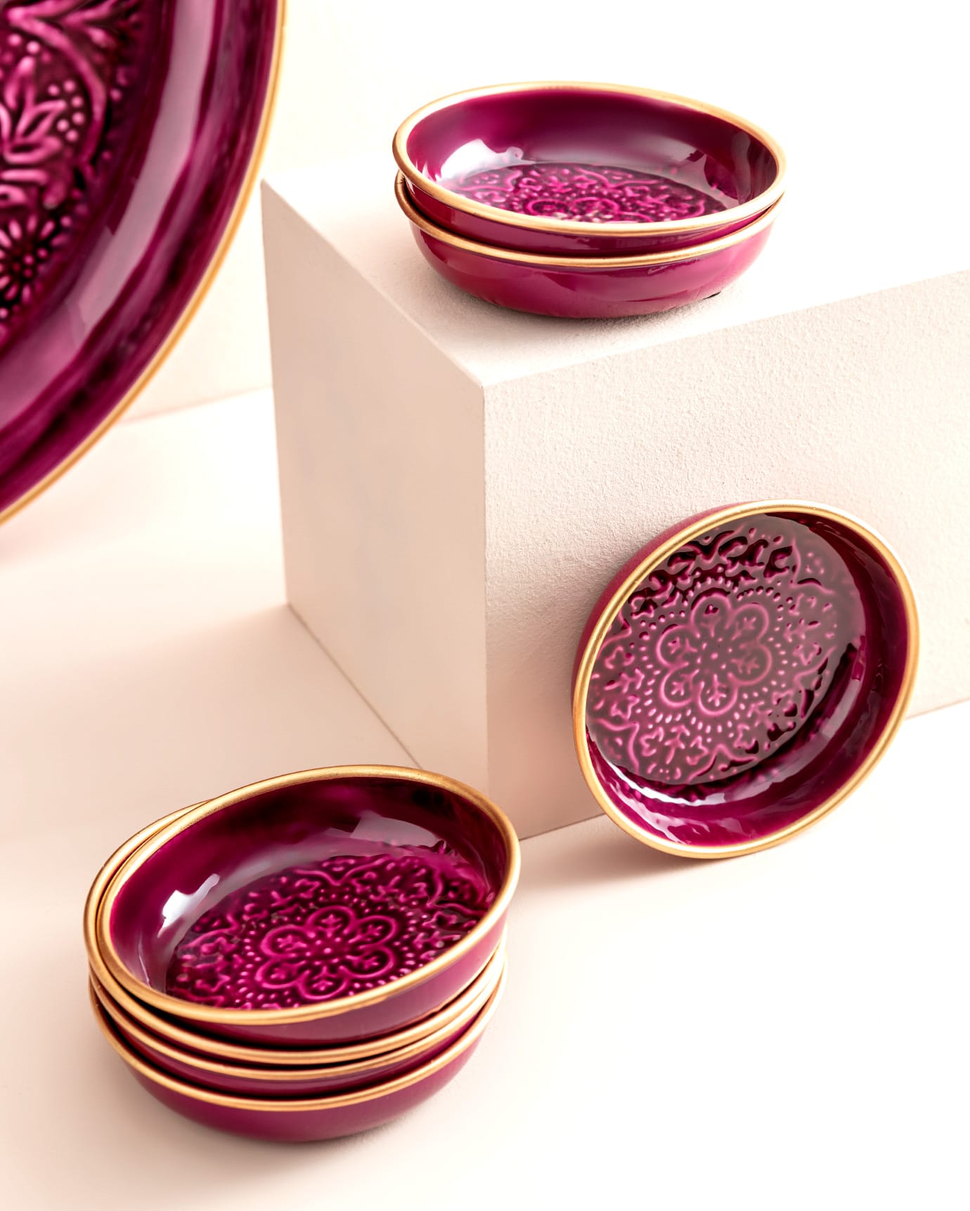 Durable Metal 8-Piece Tableware Set - Rosalie Burgundy Collection