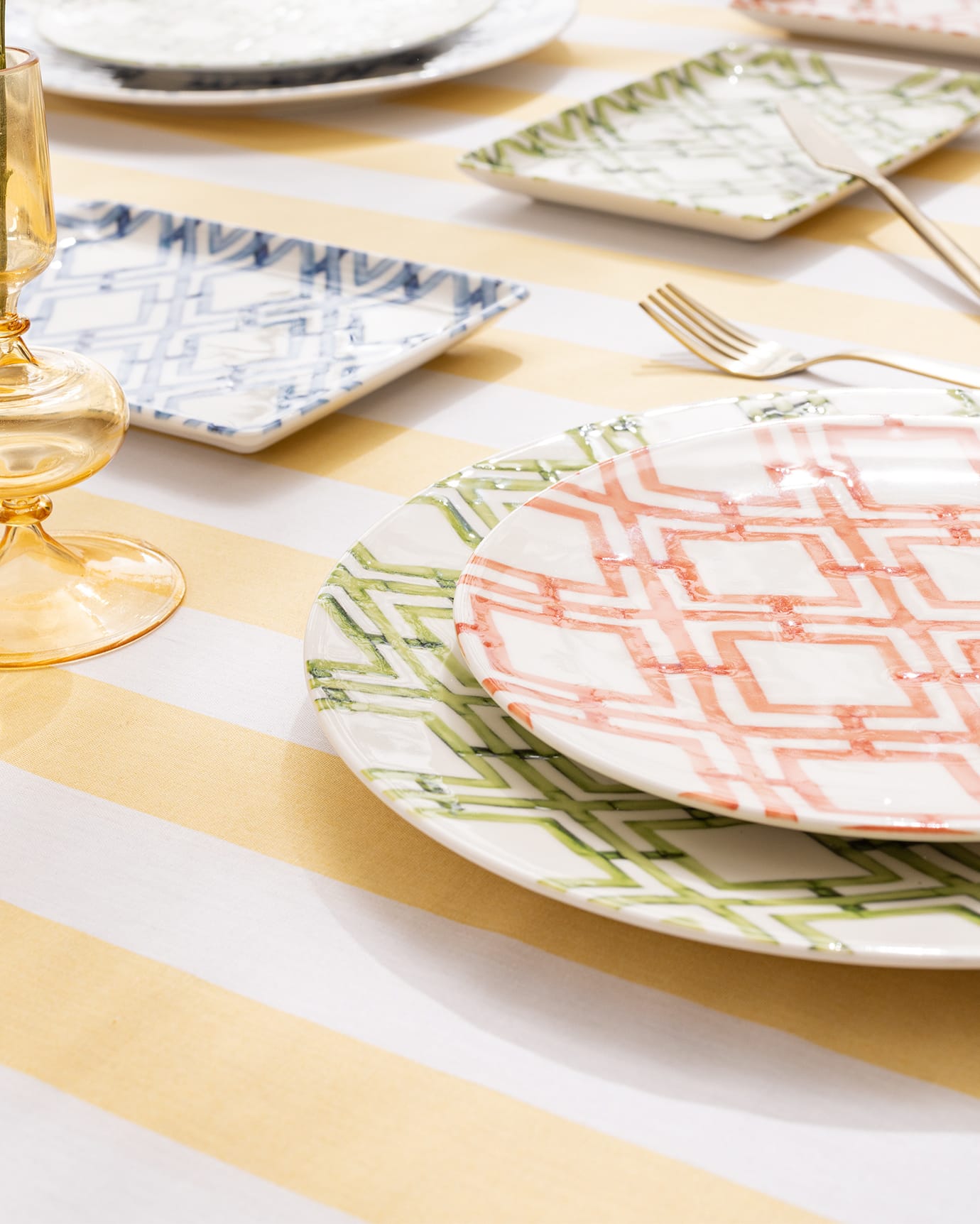 New Bone 15-Piece Dinner Set - Vibrant Colorful Presentation Design