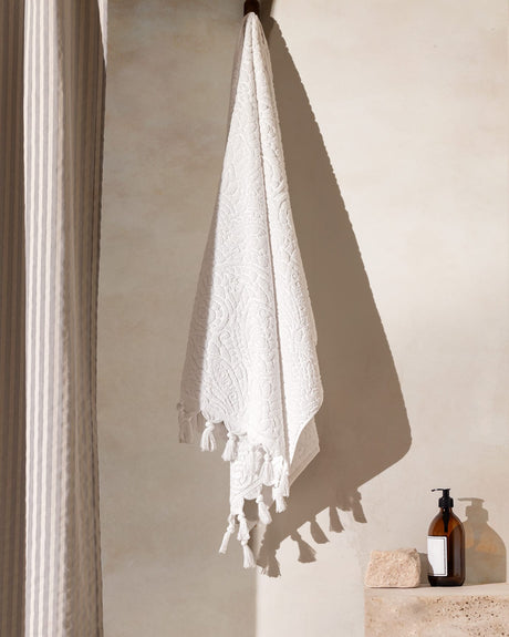 100% Cotton Bath Towel - Plush Softness & Absorbent