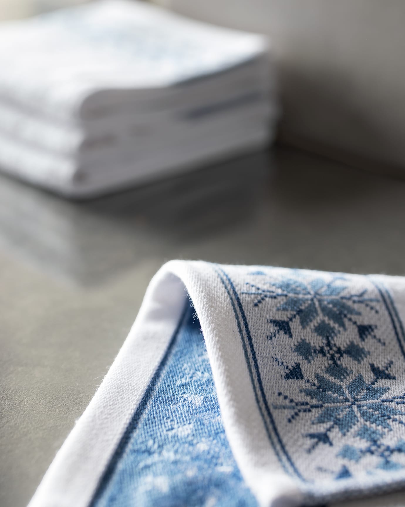 Soft 100% Cotton Hand Towel Set - 4 Pack, White & Grey