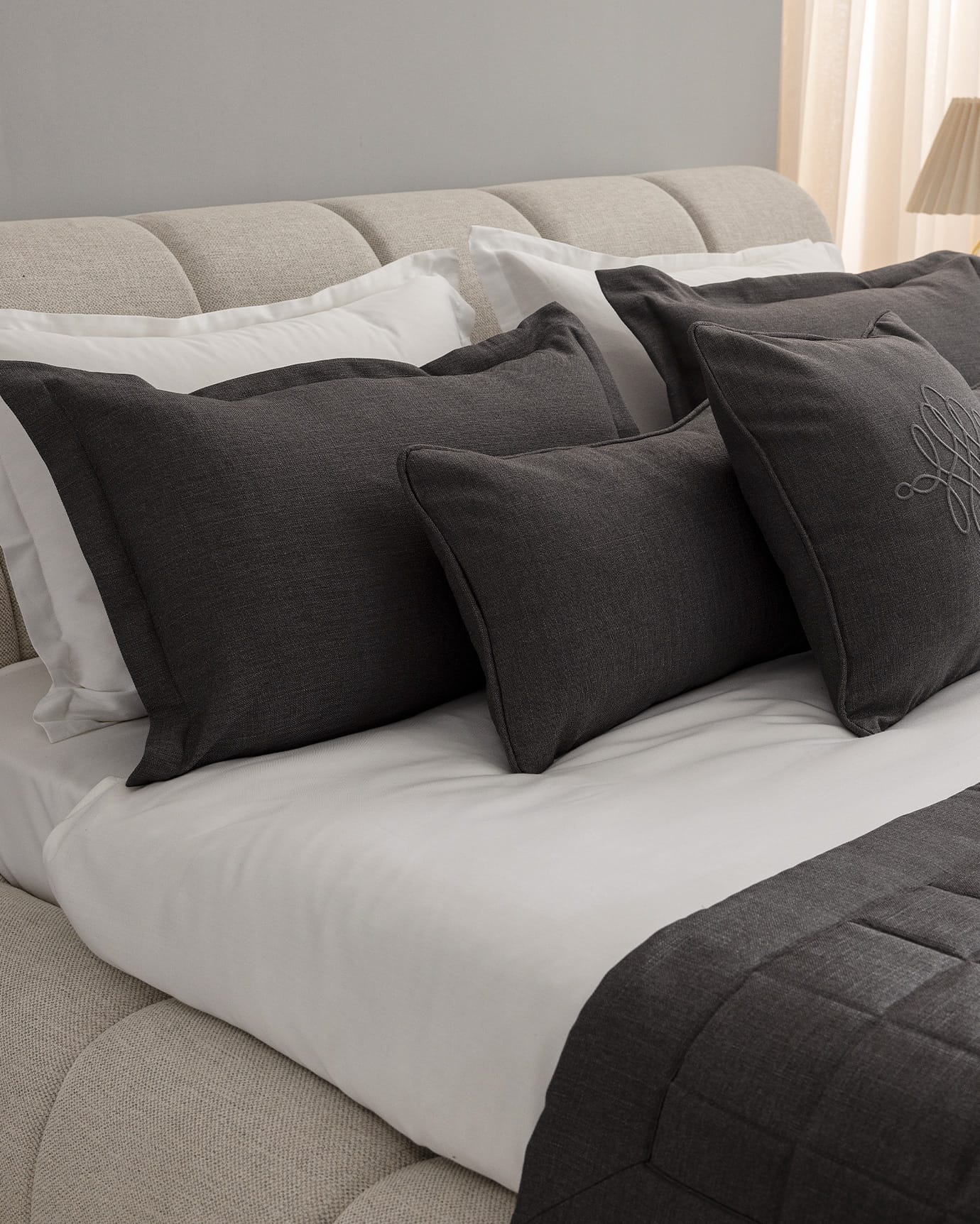 Polyester Bed Runner & Pillowcase Set - Modern Sillage Design