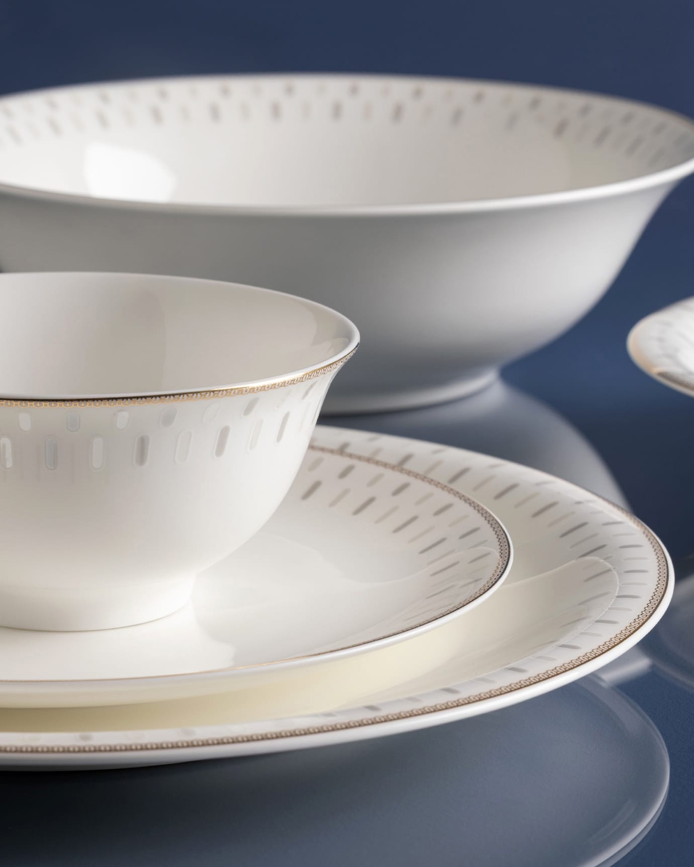 Fine Bone Porcelain 6-Person Dinnerware Set - Elegant Everyday