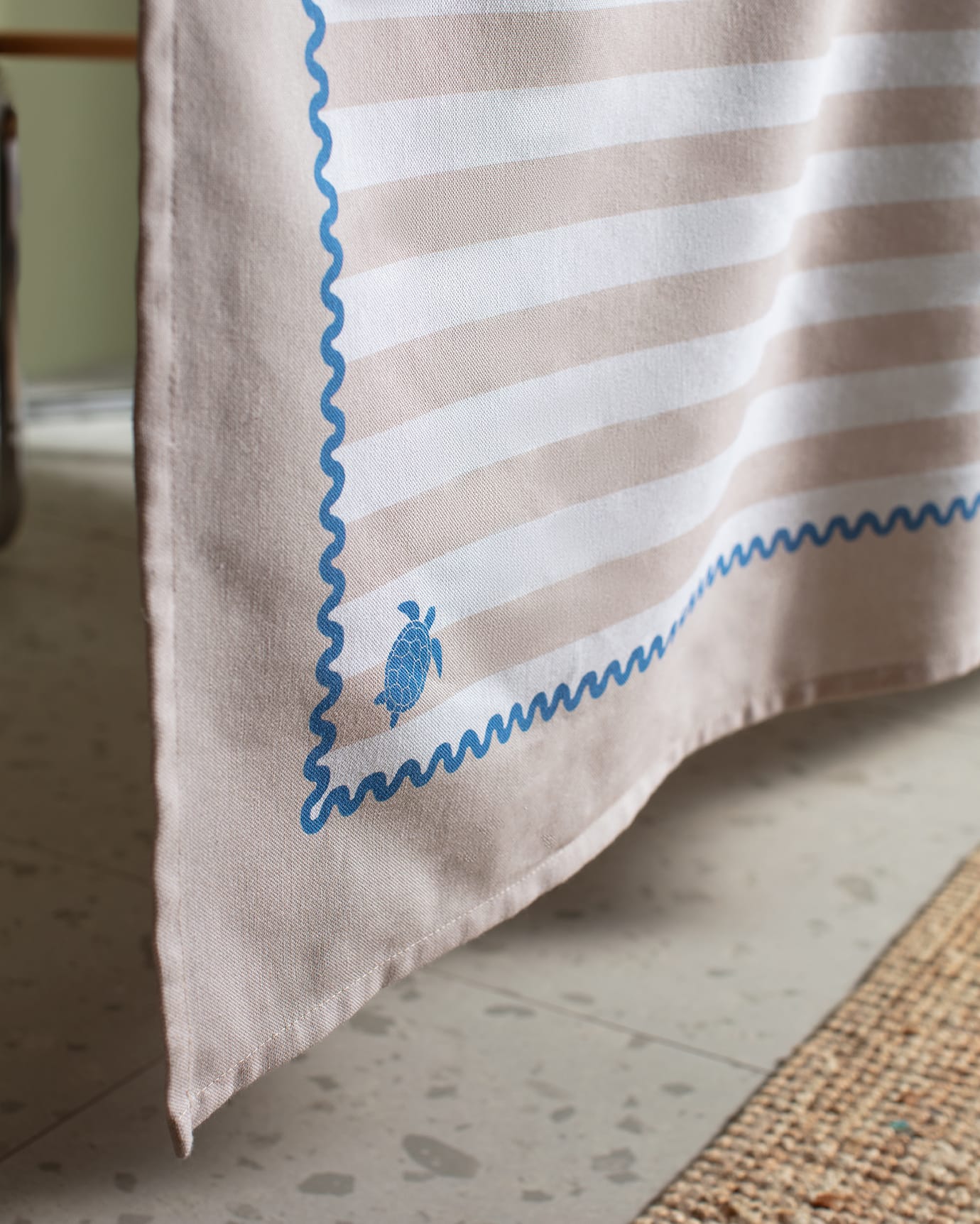 Polycotton Blend Tablecloth - Louve Weave for Elegant Dining