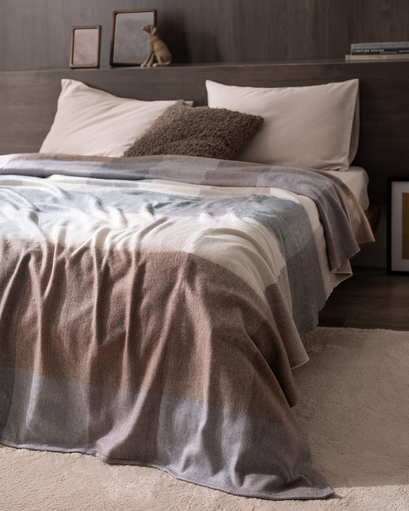 Luxurious Acrylic-Polyamide Blend Double Blanket - Blacy Comfort