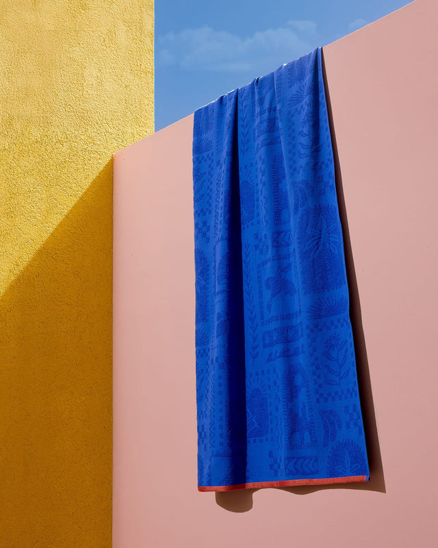 100% Cotton Beach Towel - Vibrant Blue Design for Summer