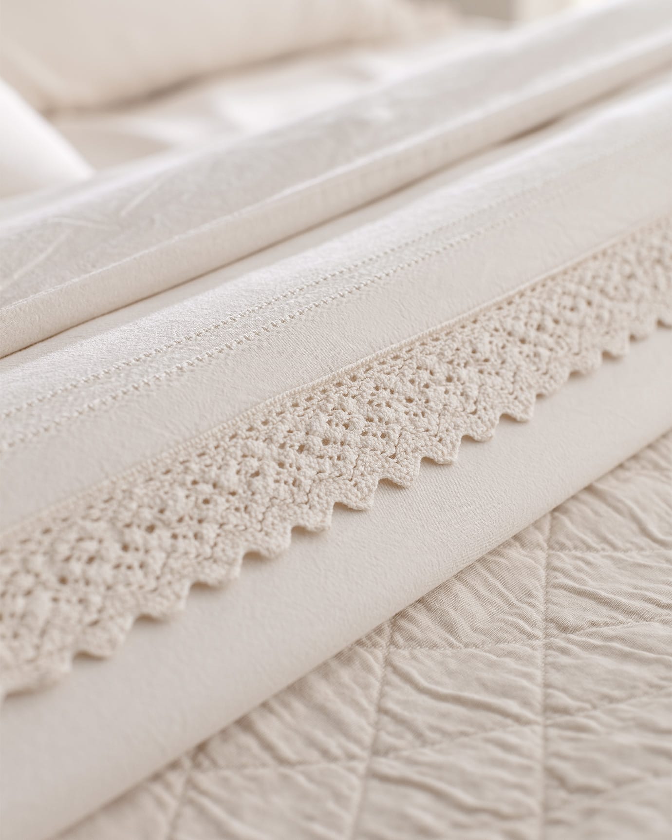 100% Cotton Double Bedspread Set - Soft & Serene Ecru Design