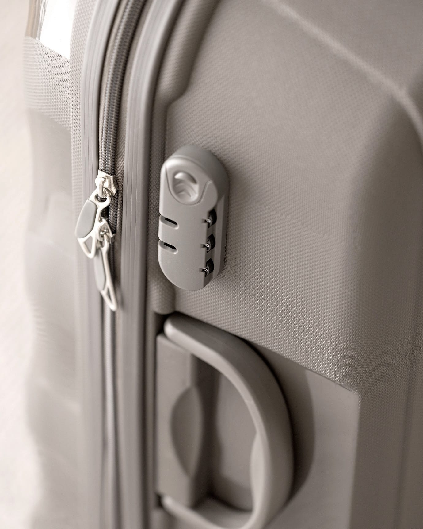 Medium Grey Hardshell Spinner Luggage