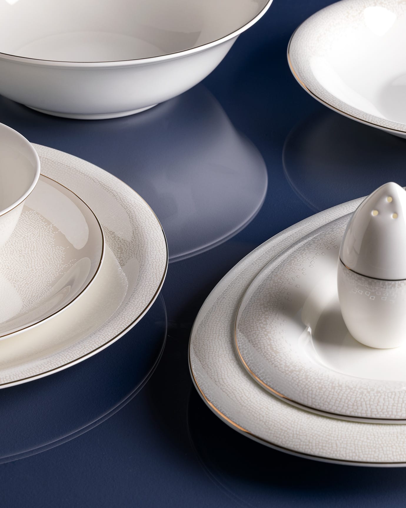 Fine Bone Porcelain 6-Person Dinner Set - Linda Collection